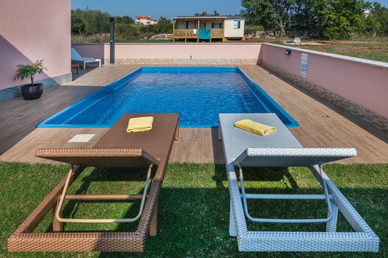 Ferienhaus Mary Ližnjan المظهر الخارجي الصورة